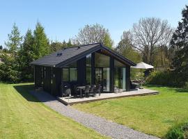 Holiday Home Enisa - 800m from the sea in Bornholm by Interhome, căsuță din Åkirkeby
