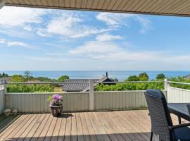 Holiday Home Eliene - 400m from the sea in Bornholm by Interhome, üdülőház Hasléban