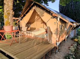 Tente lodge la Flavignienne: Flavigny-sur-Ozerain şehrinde bir kiralık tatil yeri