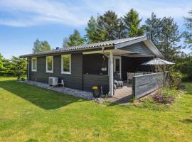 Holiday Home Alste - 900m from the sea in NE Jutland by Interhome, semesterboende i Hals