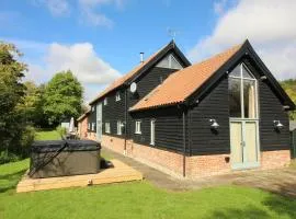 Old Oak Barn - Beautiful barn conversion with wonderful Jacuzzi hot tub