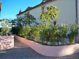 Marsanne cottage for 22 people in the heart of the vineyard, hotell sihtkohas Badens