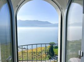 Room with 360° view overlooking Lake Geneva and Alps, casa de hóspedes em Puidoux