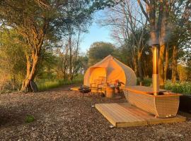 The Warren, Hot Tub, kamp sa luksuznim šatorima u gradu Brackley