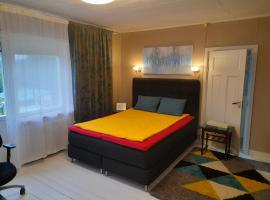 Cheerful 1-bedroom, 120 m from Sandbach, hotel pantai di Bräcke