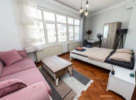 fully furnished,4 bedroom ventilated apartment in kadikoy, beach rental in Istanbul