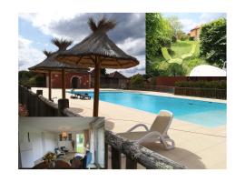 "Chezvero46" résidence 3 étoiles avec piscine, wifi et vélos, alojamento para férias em Prayssac