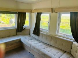 Static Caravan (2 Bedrooms) at Colliford Tavern and Holiday Site, cottage di Bodmin