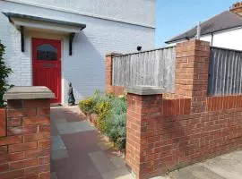 Cosy Modern Grimsby Home