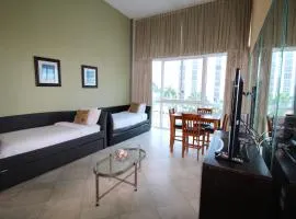 Castle B17 Contemporary Condo with Pool, Beach Access and Free Parking