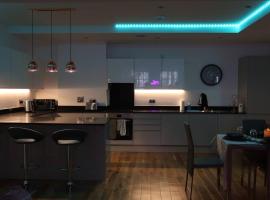 Modern house in Birmingham، فندق في برمنغهام