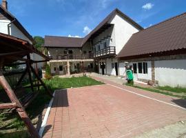 Casa Cipri si Alex, hotel in Şimon