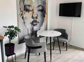 Flat - WiFi + SmartTV + Balcony, hotel with parking in Sankt Augustin