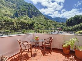 Amarelo Apartment by Atlantic Holiday, hotel v destinaci São Vicente