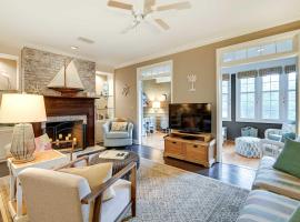 Charming Cottage Near Golf Courses and Marsh Walk!, ξενοδοχείο σε Murrells Inlet