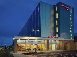 Hampton By Hilton Edinburgh Airport, hotel in Ingliston