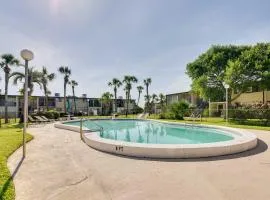 Sunny Florida Condo 4 Mi to Gulf Islands Seashore