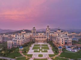 Hilton Dalian Golden Pebble Beach Resort, hotel a Jinzhou