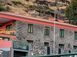 Chalé Esmeralda - Charming Studios in Calheta Beach, nyaraló Calhetában