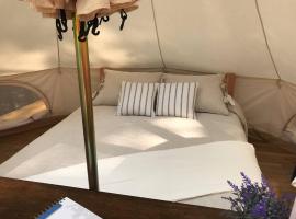 Bee Glamping Farm, cheap hotel in Victor