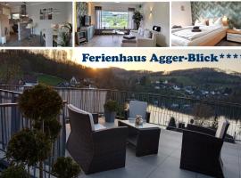 Exklusives Ferienhaus "Agger-Blick" mit riesiger Seeblick-Terrasse, Sauna, E-Kamin & Kajak, hotel econômico em Gummersbach