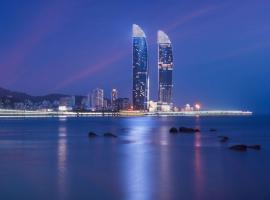 Conrad Xiamen-Free Mini Bar, hotel cerca de Pearl Public Beach, Xiamen