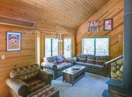 Welcoming Cole Ridge Chalet in Kelseyville!, hotel with pools in Kelseyville