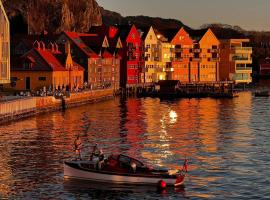 Central Seafront Apartments with Parking and Self Check-In!, ξενοδοχείο στο Μπέργκεν