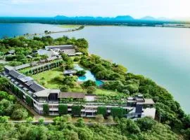 DoubleTree by Hilton Weerawila Rajawarna Resort