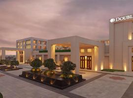 DoubleTree by Hilton Agra, spa hotel in Agra