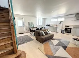 Maison familiale pour 8 pers au centre, vue Pyrénées, salle de jeux et parking