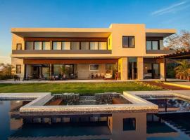 Near Punta Mita - Gorgeous Modern Villa，位于Higuera Blanca的带泳池的酒店