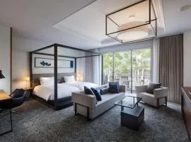 Kyukaruizawa Kikyo, Curio Collection by Hilton