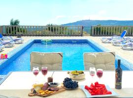 Luxury Villa Lule with private pool near Dubrovnik, Hotel in Ivanica