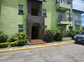 Luxury by the Hills, hotel with parking in Kingston