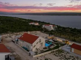 Family friendly house with a swimming pool Maslenica, Novigrad - 20492