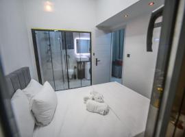 Etheras Luxury apartment, hotel in Loutraki