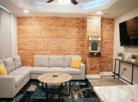 Sleek and Cozy Micro Fells Point Residence!, vacation rental in Baltimore