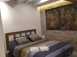 Proche de VICHY Le colombier studio tout confort parking privé, hotel en Vichy