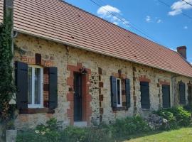 Gîte Au cœur d'un domaine équestre, hotel con parking en Chaillac