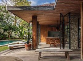 OLA HOUSE Uluwatu Bespoke 2 BR with Salt Water Pool 10 minutes to Best Beaches