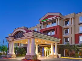 Holiday Inn Express & Suites Las Vegas SW Springvalley, an IHG Hotel, hotel s bazénom v Las Vegas