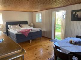 Lantligt boende på Österlen, pet-friendly hotel in Kivik