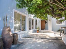 The Whale on Main B&B: Hermanus şehrinde bir otel