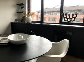 Near Amsterdam and airport, 90m2, privacy!, hôtel à Hoofddorp