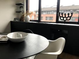 Near Amsterdam and airport, 90m2, privacy!, hotel a Hoofddorp