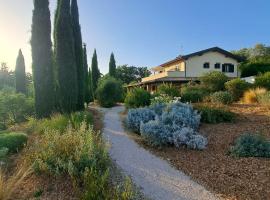 Casale Terre Rosse Garden, country house in Saturnia