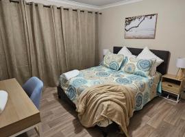 Spacious 5-bed house opposite IGA & Golf Course, vikendica u gradu 'Kalgoorlie'