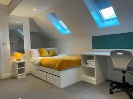 Pass the Keys Centrally located Studio Apartment
