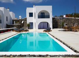 Lovely Santorini Villa 3 Bedrooms Villa Petra Private Pool and Outdoor Dining Area Exo Gialos, hotell sihtkohas Karterádos